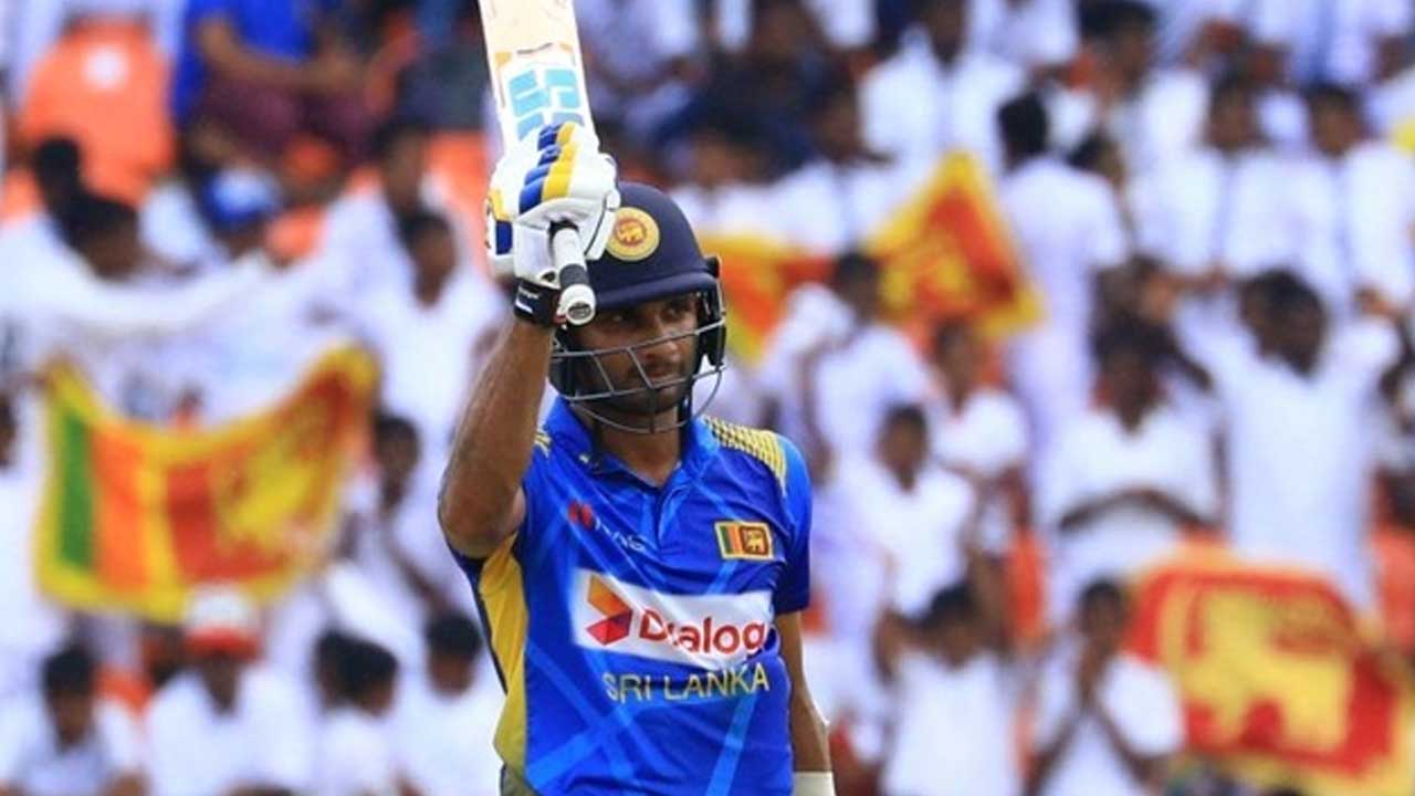 ශ්‍රී ලංකාවේ ක්‍රිකට් කැප්ටන් පාස්පෝට් එක නැති කරගෙන – කොදෙව් රටට ගිහින් නෑ