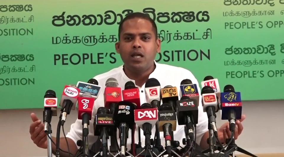 බලාගෙන යනකොට හැම මගුලකටම මාව තමයි සෙට් වෙන්නේ (Video)