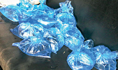 ලංකාවට ඇවිත් කසිප්පු පෙරූ චීන ජාතිකයින් 2 කට වැඩවරදී ලංකාවට ඇවිත් කසිප්පු පෙරූ චීන ජාතිකයින් 2 කට වැඩවරදී