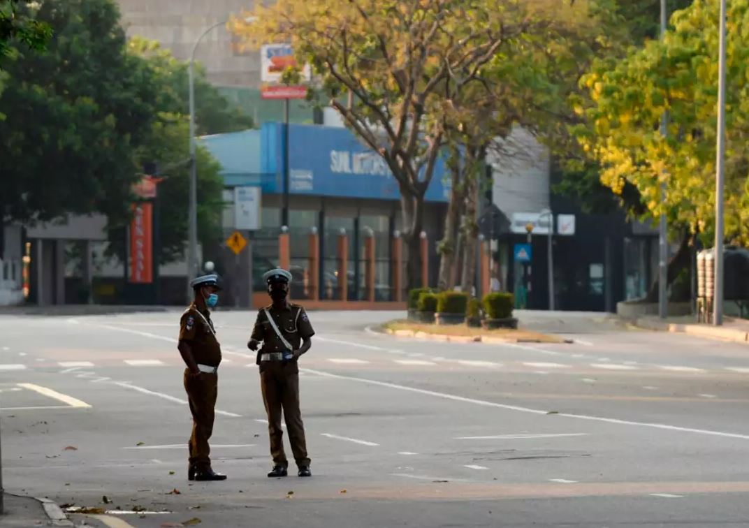 දින කිහිපයකට රට අගුලු දැමීමට යෝජනා – ඉන්දියාවට සිදුවූ දෙය ලංකාවටත් විය හැකි බවට බලධාරීන්ගෙන් අනතුරු ඇඟවීම් (Video)