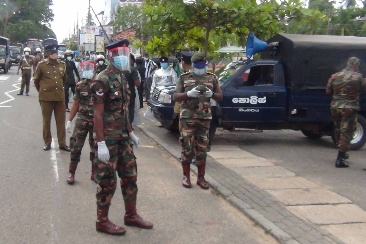 නිරෝධායන නීති කැඩූ තවත් දහසකට වැඩි පිරිසක් අත්අඩංගුවට නිරෝධායන නීති කැඩූ තවත් දහසකට වැඩි පිරිසක් අත්අඩංගුවට