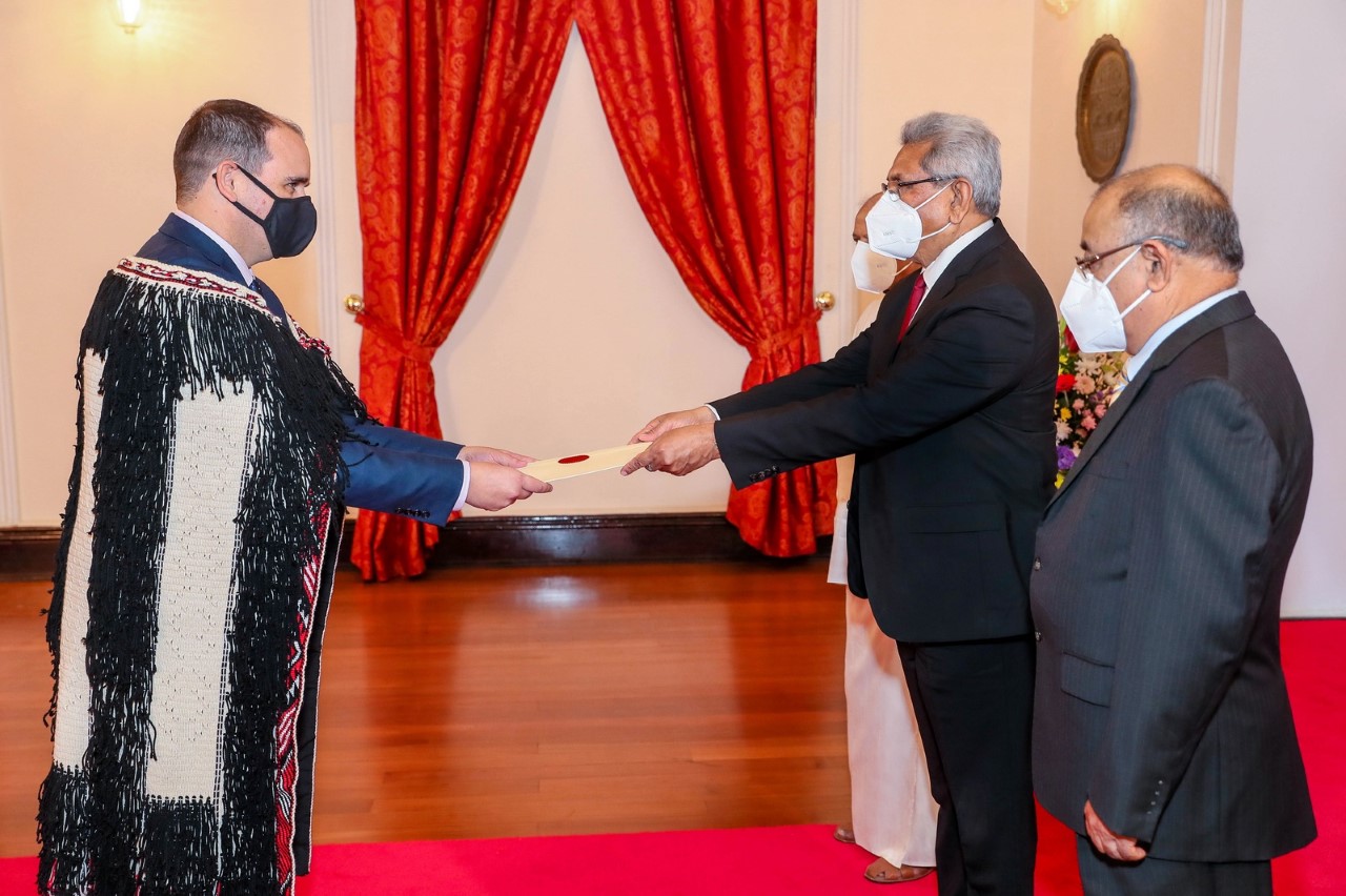 නව තානාපතිවරයෙක් සහ මහ කොමසාරිස්වරයෙක් අක්තපත්ර භාරදෙයි නව තානාපතිවරයෙක් සහ මහ කොමසාරිස්වරයෙක් අක්තපත්ර භාරදෙයි