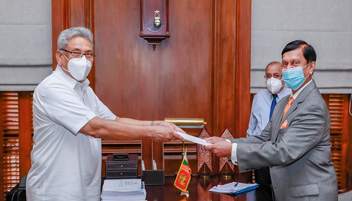 ශ්රී ලංකා මහ බැංකුවේ’නව අධිපති ලෙස’ පත්වීම ලබමින් (PHOTO) ශ්රී ලංකා මහ බැංකුවේ’නව අධිපති ලෙස’ පත්වීම ලබමින් (PHOTO)