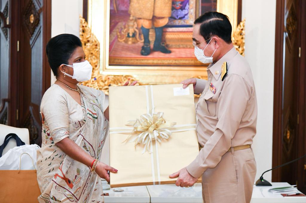 තායිලන්ත අග්රාමාත්යවරයා සහ තායිලන්තයේ ශ්රී ලංකා තානාපතිනිය අතර හමුවක් තායිලන්ත අග්රාමාත්යවරයා සහ තායිලන්තයේ ශ්රී ලංකා තානාපතිනිය අතර හමුවක්