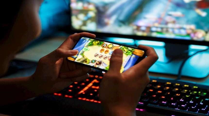 ONLINE GAME වලින් දරුවන් බේරාගන්නැයි ඉල්ලීමක් ONLINE GAME වලින් දරුවන් බේරාගන්නැයි ඉල්ලීමක්