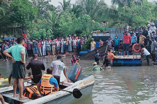 පාලම් පාරුව පෙරලීමේ සිදුවීමට අදාළව කින්නියා නගරාධිපති අත්අඩංගුවට පාලම් පාරුව පෙරලීමේ සිදුවීමට අදාළව කින්නියා නගරාධිපති අත්අඩංගුවට