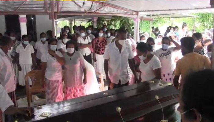 අයේෂා නික්ම ගිය දුක්බර මොහොත (PHOTOS) අයේෂා නික්ම ගිය දුක්බර මොහොත (PHOTOS)