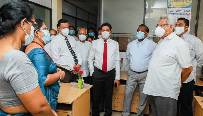 ජනපති ගොවිජන සංවර්ධන දෙපාර්තමේන්තුවේ හදිසි නිරීක්ෂණ චාරිකාවක (ඡායාරූප) ජනපති ගොවිජන සංවර්ධන දෙපාර්තමේන්තුවේ හදිසි නිරීක්ෂණ චාරිකාවක (ඡායාරූප)