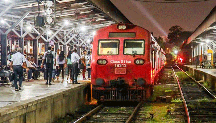 දුම්රිය ධාවනය අද සිට සාමාන්ය පරිදි දුම්රිය ධාවනය අද සිට සාමාන්ය පරිදි