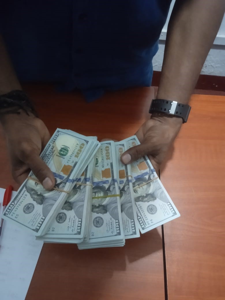 ඩොලර් 50,000ක් සමග අයෙක් අත්අඩංගුවට ඩොලර් 50,000ක් සමග අයෙක් අත්අඩංගුවට