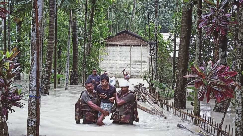 ඉන්දියාවේ ගංවතුරින් මිලියන 4.7කට වැඩි පිරිසක් අවතැන්(PHOTOS)