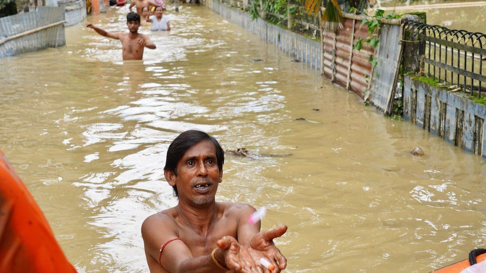 ඉන්දියාවේ ගංවතුරෙන් 148,000 කට වැඩි පිරිසක් අවතැන් (PHOTOS)