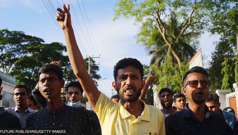 ඉන්ධන මිල නිසා බංගලාදේශයේ ජනතාවත් පාරට බසී