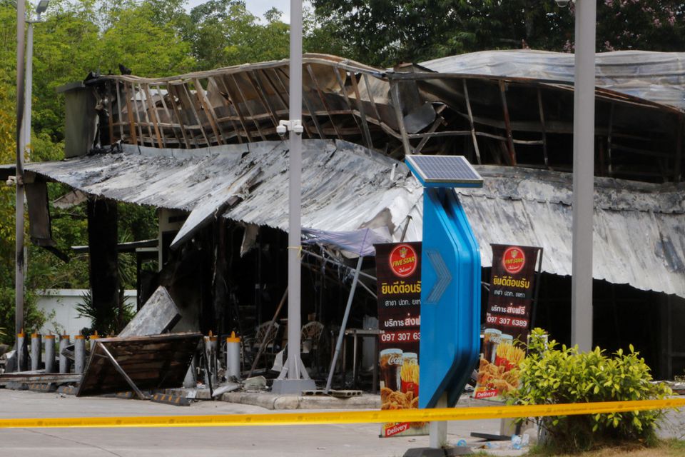 දකුණු තායිලන්තයේ බෝම්බ ප්‍රහාර සහ ගිනි තැබීම් කිහිපයක් (PHOTOS)