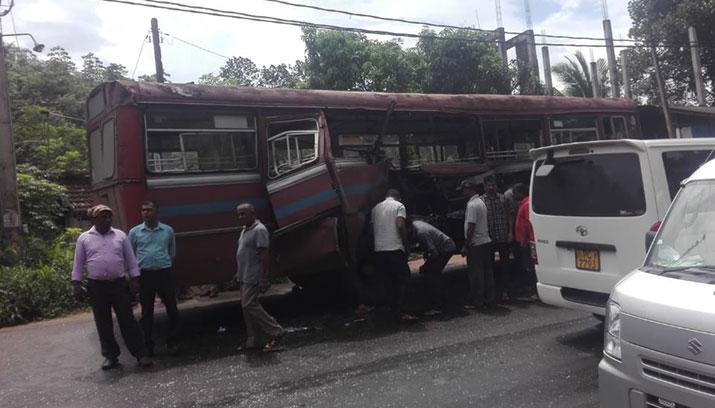 මාවනැල්ල බස් අනතුරෙන් කාන්තාවක් මරුට – 32ක් රෝහලට