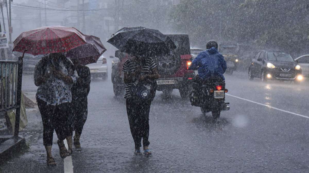 අදත් ගිගුරුම් සහිත වැසි අදත් ගිගුරුම් සහිත වැසි