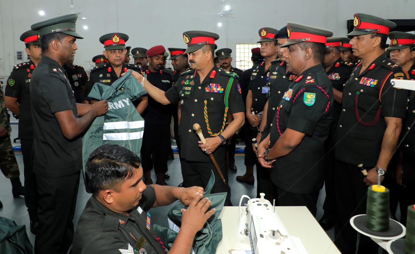 විදේශ විනිමය ඉතිරි කරන්න යුද්ධ හමුදාවෙන් අලුත් වැඩක්(PHOTOS) විදේශ විනිමය ඉතිරි කරන්න යුද්ධ හමුදාවෙන් අලුත් වැඩක්(PHOTOS)