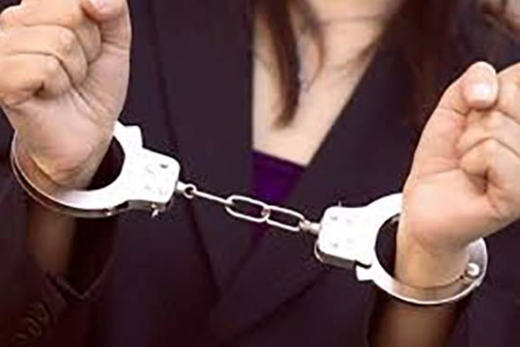 ගංජා සමග කාන්තාවක් අත්අඩංගුවට ගංජා සමග කාන්තාවක් අත්අඩංගුවට