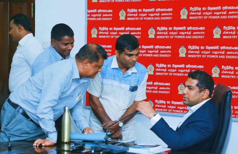 ඛණිජ තෙල් වෘත්තීය සමිති සහ ඇමති කංචන අතර සාකච්ඡාවක් ඛණිජ තෙල් වෘත්තීය සමිති සහ ඇමති කංචන අතර සාකච්ඡාවක්