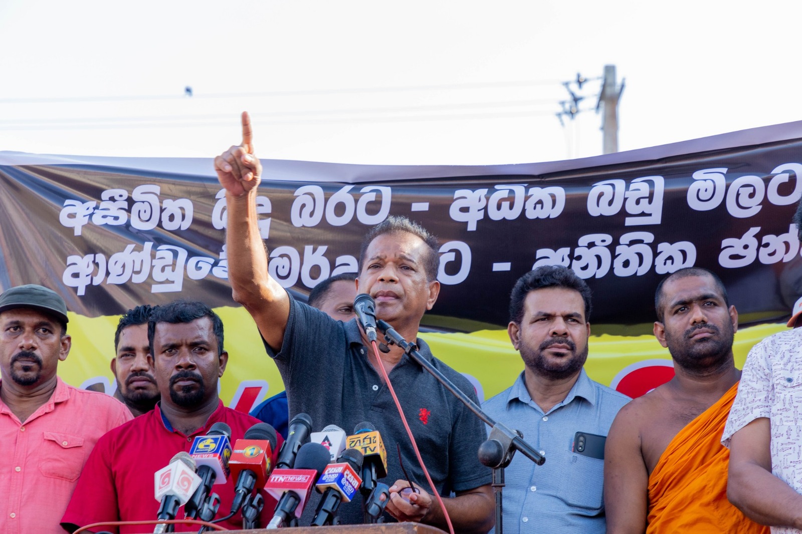 අලුත් ගමනක් යාමට  තිබූ අවස්ථාව ‘නවත්වා දැමූ පාලනය’ ඊට වන්දි ගෙවිය යුතුයි – කේ.ඩී. ලාල්කාන්ත