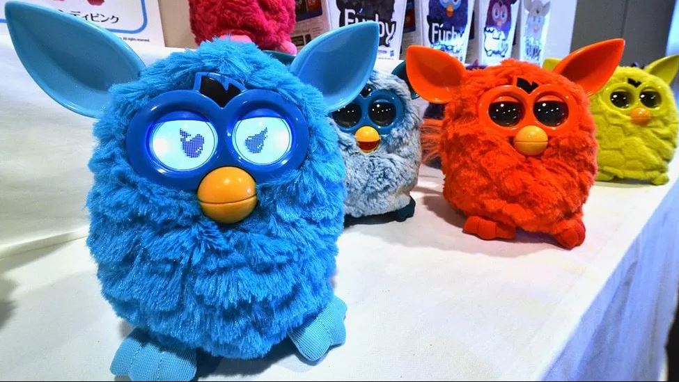 සෙල්ලම් Furby රොබෝ ජීවියා නැවතත් කරළියට