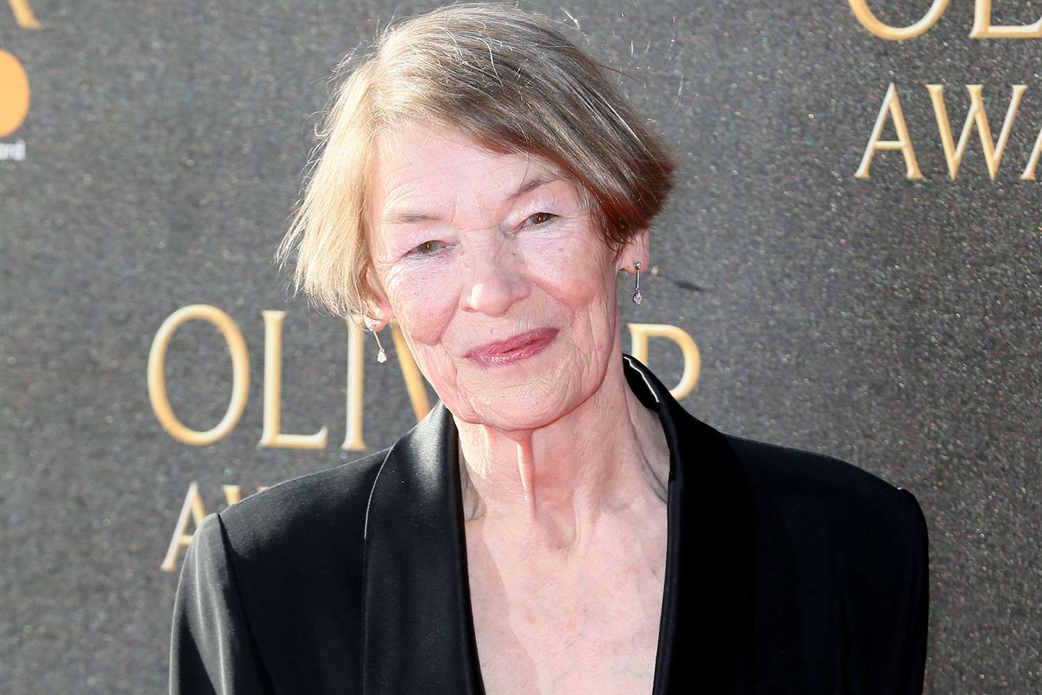 ද්විත්ව ඔස්කාර් සම්මානලාභී Glenda Jackson මිය යයි