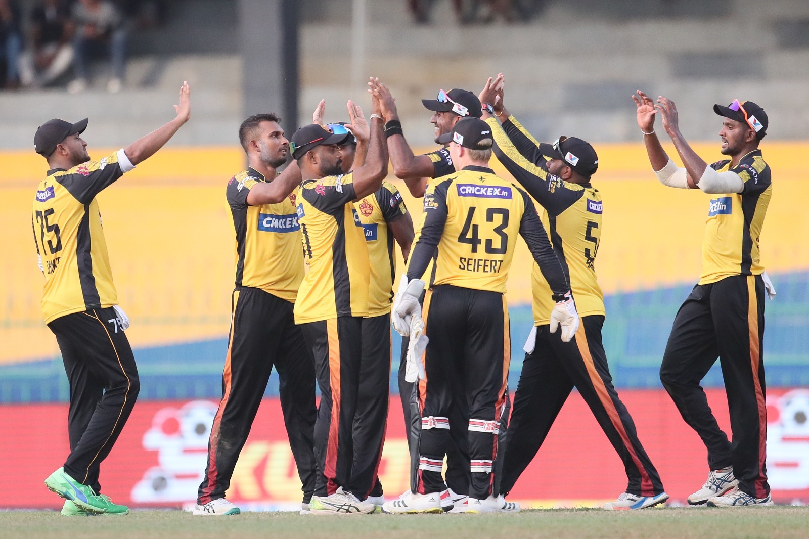 පන්දුවාර 20 අවසානයේ කණ්ඩායම් දෙකම සම ලකුණු – සුපිරි ඕවරය හමුවේ Galle Titans ජය ගනී පන්දුවාර 20 අවසානයේ කණ්ඩායම් දෙකම සම ලකුණු – සුපිරි ඕවරය හමුවේ Galle Titans ජය ගනී