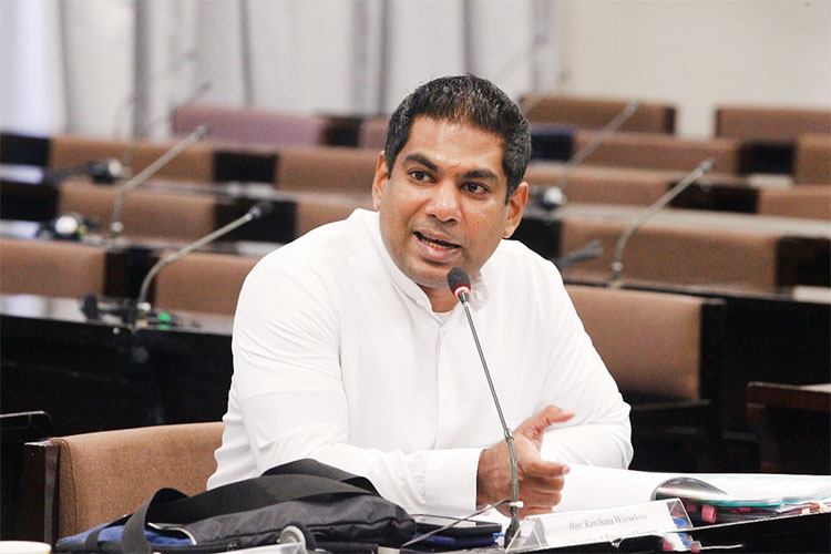 ප්‍රමිතියෙන් තොර,වාර්තාවලින් ප්‍රතිෂේප කළ කිසිදු ඉන්ධන තොගයක් ගොඩබෑමට අවසර නැහැ – ඇමති කංචන (VIDEO)