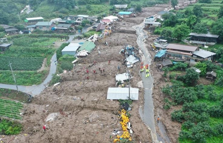 ගංවතුර හේතුවෙන් දකුණු කොරියාවේ 20 දෙනෙකු මරුට