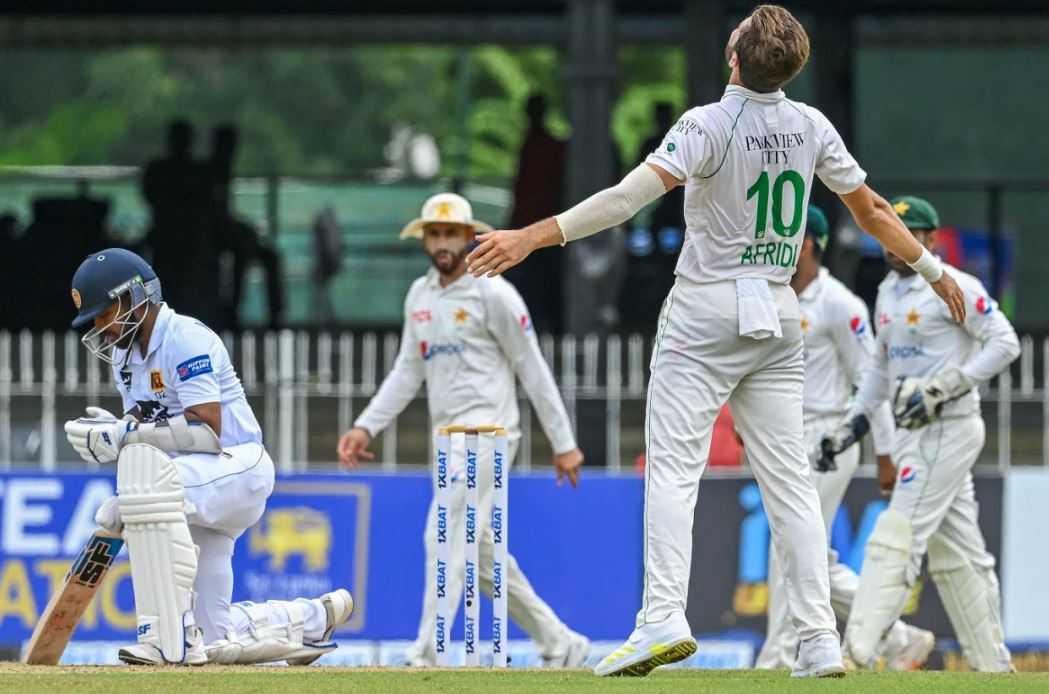 ශ්‍රී ලංකාව ලකුණු 166කට සීමා වෙයි