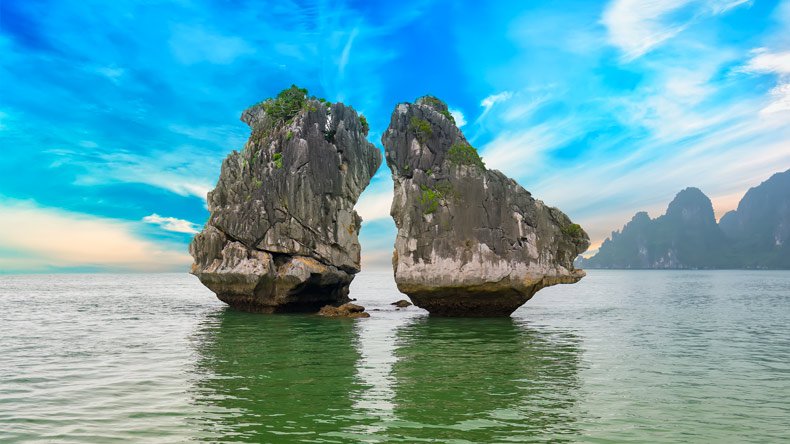 වියට්නාමයේ ”Kissing Rocks” කඩා වැටීමේ අවදානමක