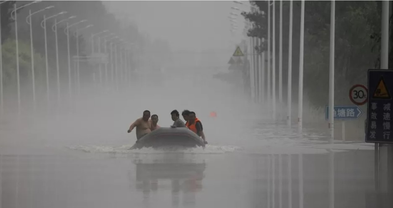 චීනයට බලපෑ දැඩි ගංවතුරෙන් 10 දෙනෙකු මරුට -තවත් 18ක් අතුරුදන්