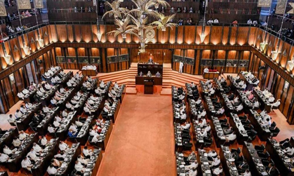 පාස්කු ප්රහාරයේ පොලිස් විමර්ශන ගැන පාර්ලිමේන්තු මන්ත්රීවරුන් දැනුවත් කිරීමේ වැඩසටහනක් පාස්කු ප්රහාරයේ පොලිස් විමර්ශන ගැන පාර්ලිමේන්තු මන්ත්රීවරුන් දැනුවත් කිරීමේ වැඩසටහනක්