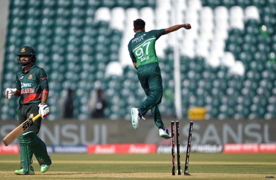 පාකිස්ථානයට ලකුණු 194ක ඉලක්කයක්