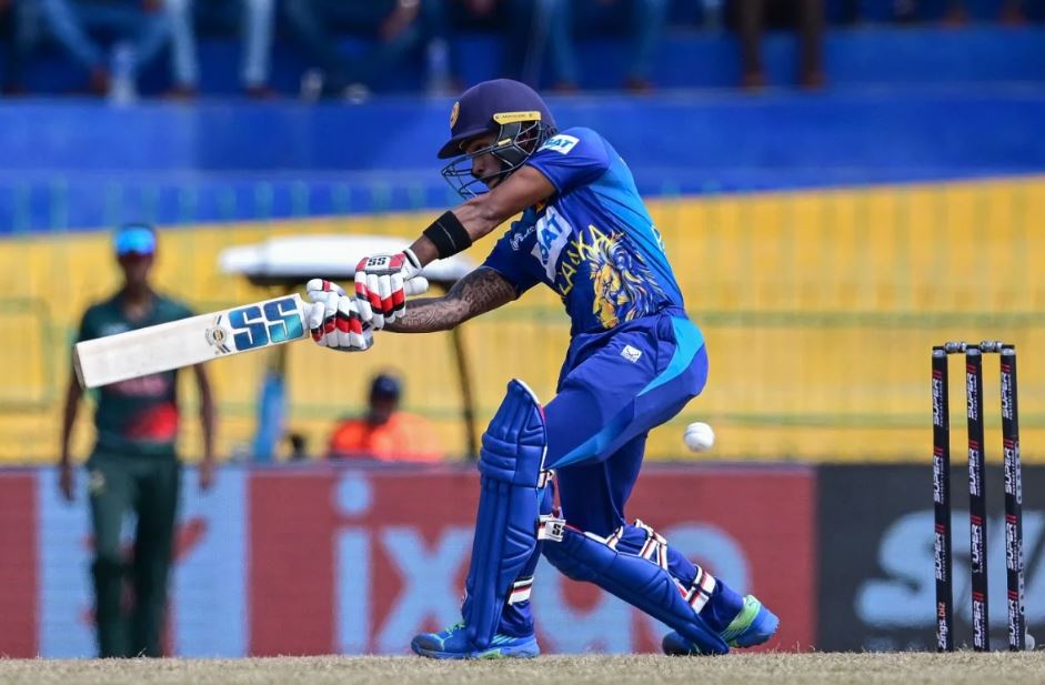 ශ්‍රී ලංකා කණ්ඩායම පළමුවෙන් පන්දුවට පහර දෙයි