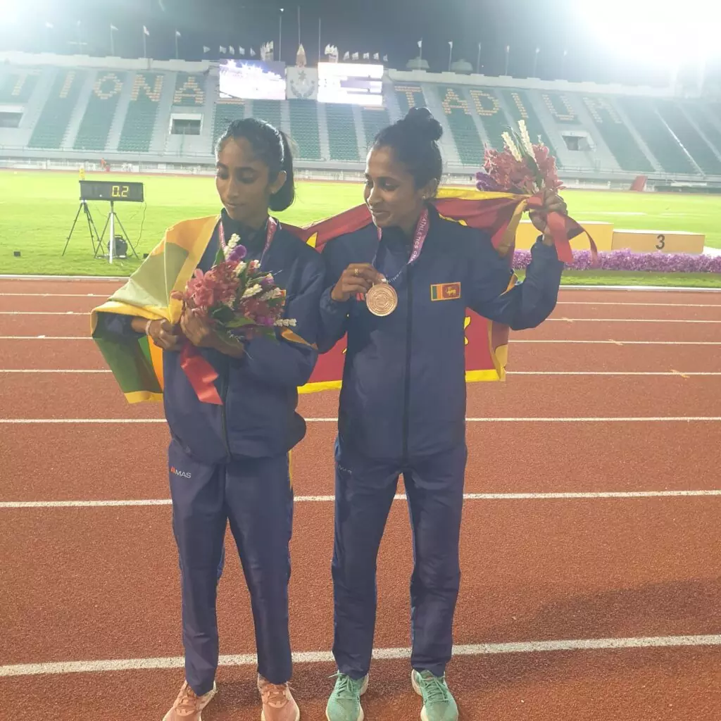 තරුෂි සහ ගයන්තිකා මීටර් 800 අවසන් තරගයට