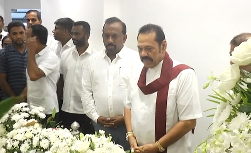 ජැක්සන් ඇන්තනී මහතාගේ දේහයට හිටපු ජනපති මහින්ද අවසන් ගෞරව දක්වයි (VIDEO)