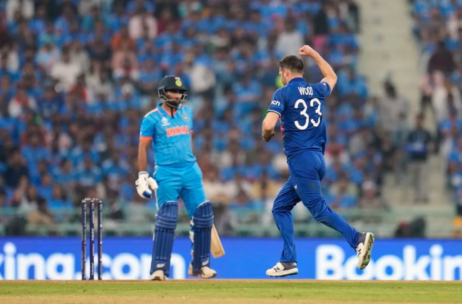 එංගලන්තයට කණ්ඩායමට ලකුණු 230ක ඉලක්කයක් එංගලන්තයට කණ්ඩායමට ලකුණු 230ක ඉලක්කයක්