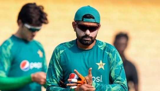 කාසියේ වාසිය දිනූ පාකිස්ථානය පළමුව පිත්ත අතට ගනියි