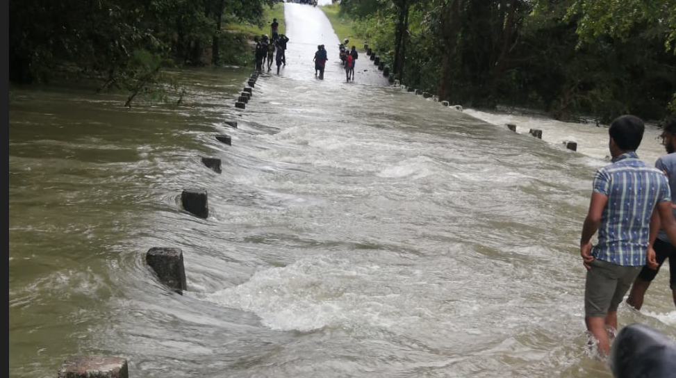 කෝසුවෙන් ගමන් කරන්නේ බලාගෙනයි