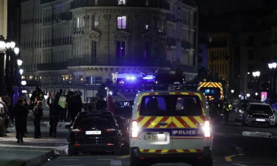 පැරිසියේ Gare de Lyon දුම්රිය ස්ථානයේ පිහි ඇණුමකින් තිදෙනෙකුට තුවාල