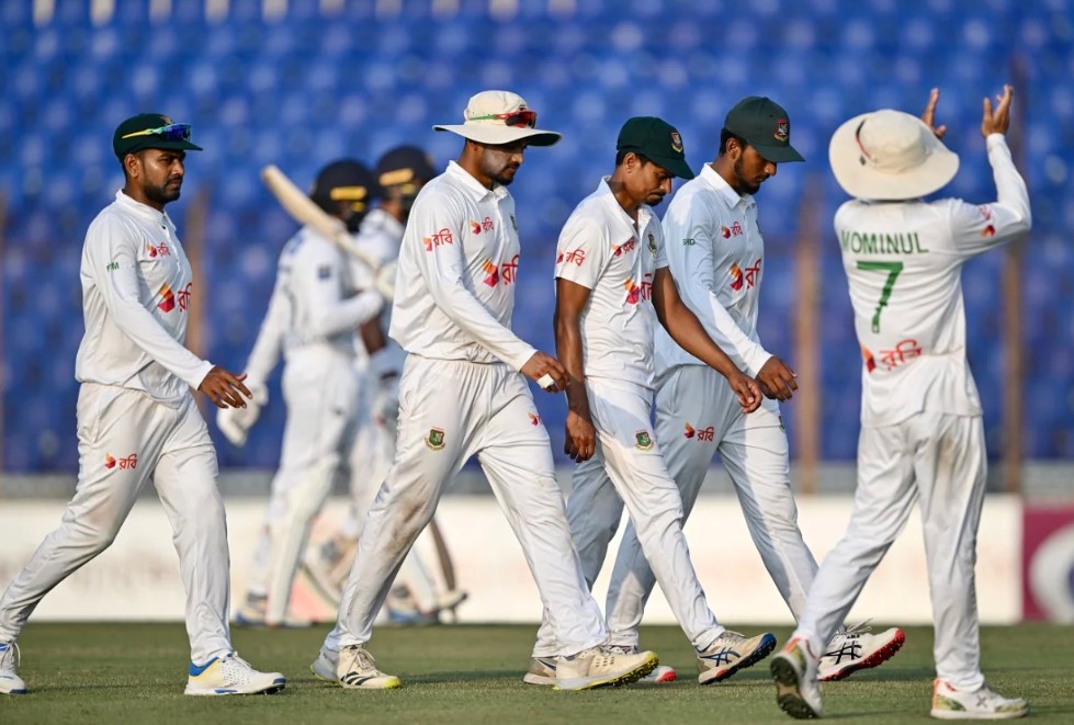 දිනය නිමාවනවිට බංග්ලාදේශ කණ්ඩායම ලකුණු 476ක් පිටුපසින් දිනය නිමාවනවිට බංග්ලාදේශ කණ්ඩායම ලකුණු 476ක් පිටුපසින්