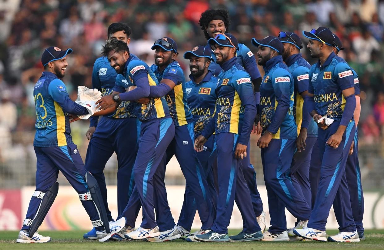 නුවන් තුෂාරගෙන් කඩුලු ත්‍රිත්වයක්