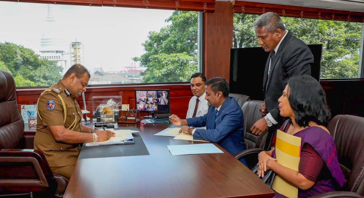 තොරතුරු වඩාත් පහසුවෙන් හුවමාරුව සදහා පොලිසිය රාජ්ය ආයතන සමඟ අවබෝධතා ගිවිසුම් අත්සන් තබයි තොරතුරු වඩාත් පහසුවෙන් හුවමාරුව සදහා පොලිසිය රාජ්ය ආයතන සමඟ අවබෝධතා ගිවිසුම් අත්සන් තබයි