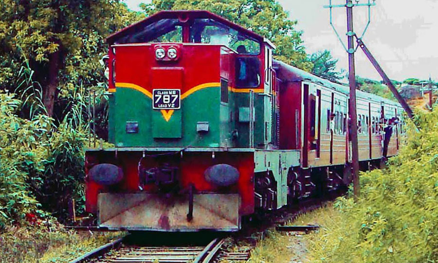 උඩරට මාර්ගයේ දුම්රිය ධාවනයට බාධා
