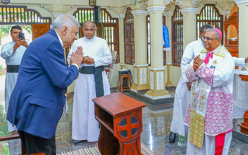 මන්නාරම රදගුරු හිමිපාණන් හමුවූ ජනපති