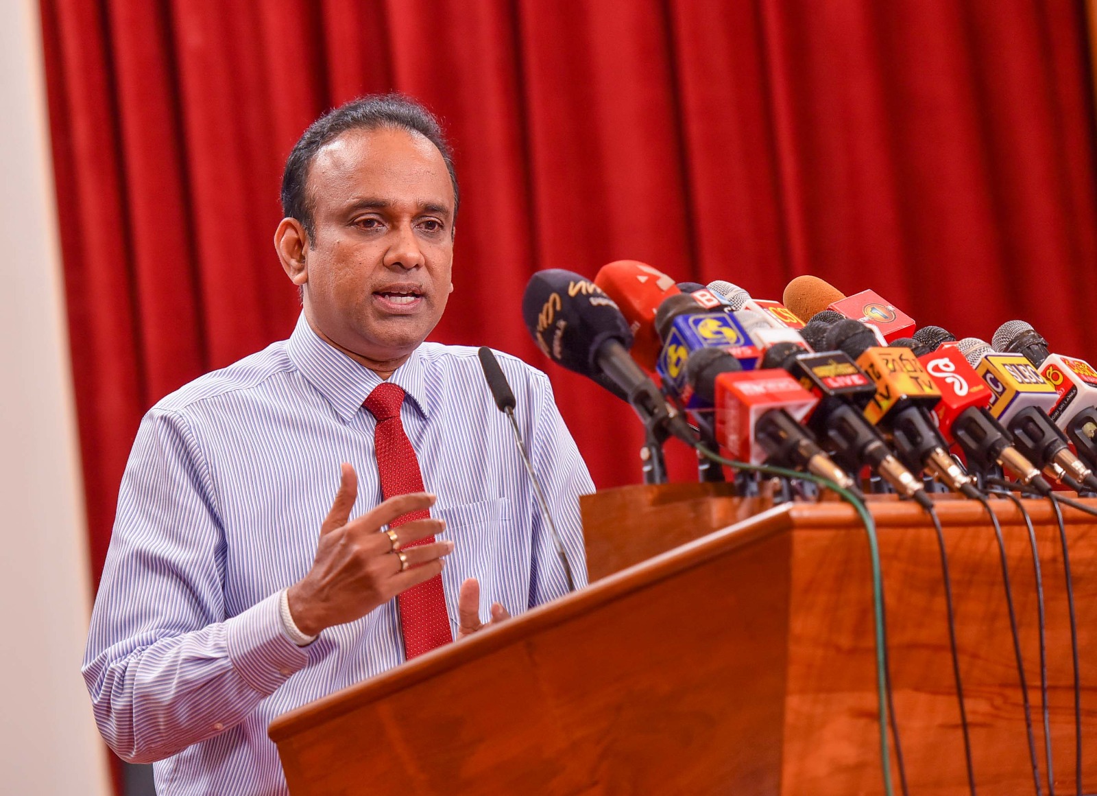ශ්‍රී ජයවර්ධනපුර මහ රෝහලේ සේවාවන් විධිමත් කිරීමට සෞඛ්‍ය ඇමතිගෙන් උපදෙස්