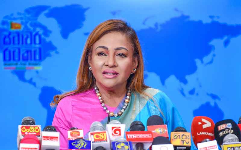 ලංකා ඉතිහාසයේ කාන්තාවන් සවිබල ගැන්වීමට පනතක් ගෙනාවේ වත්මන් ජනපති -රාජ්ය ඇමති ගීතා කුමාරසිංහ- ලංකා ඉතිහාසයේ කාන්තාවන් සවිබල ගැන්වීමට පනතක් ගෙනාවේ වත්මන් ජනපති -රාජ්ය ඇමති ගීතා කුමාරසිංහ-