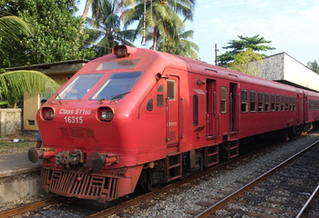පොසොන් උත්සවයට ක්රියාත්මක විශේෂ දුම්රිය පොසොන් උත්සවයට ක්රියාත්මක විශේෂ දුම්රිය