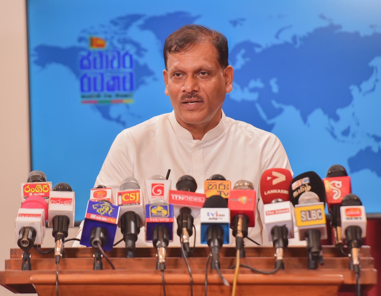 ආයුර්වේද උපාධිධාරීන්ගේ සීමාවාසික පුහුණුවීම් යළි ඇරඹෙයි -රාජ්ය ඇමති සිසිර ජයකොඩි- ආයුර්වේද උපාධිධාරීන්ගේ සීමාවාසික පුහුණුවීම් යළි ඇරඹෙයි -රාජ්ය ඇමති සිසිර ජයකොඩි-